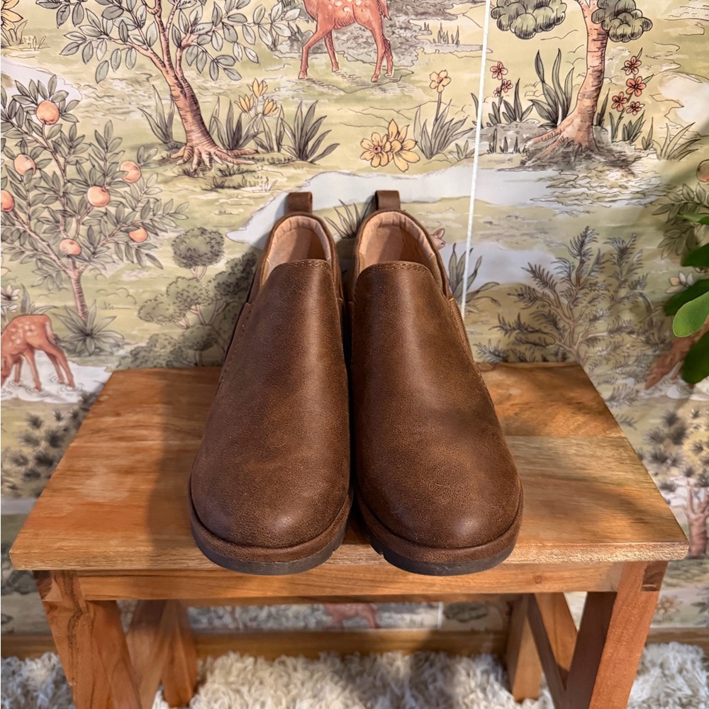 Comfortable Heeled Boots - Picture 3 of 8